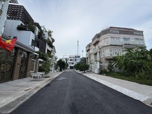 chủ kẹt tiền bán nhanh đất 12x21m cn 252m2 gần công viên ở đông thủ thiêm q2 giá khoảng 98 tr/m2