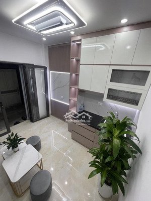 lò đúc 18m 4t mt 3.2m 4.6 tỏi ngõ thông full nội thất trung tâm đồng nhân