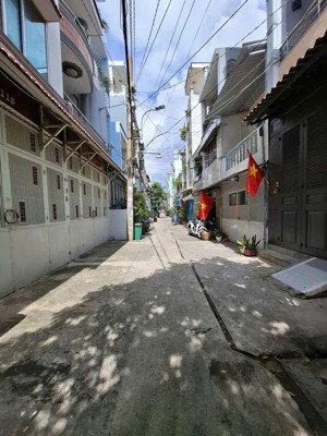 chính chủ cần bán gấp nhà riêng 2 tầng giá tốt 42 m2 quân 11 hồ chí minh -chỉ 5 tỷ 300