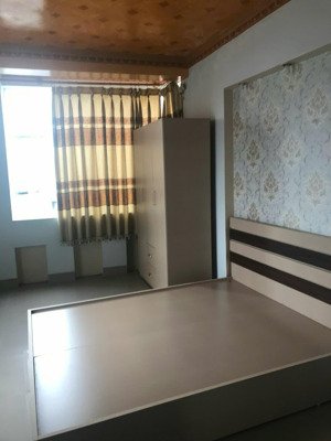 nhà mặt đường phố cấm, mặt tiền ~ 7 mét, 5 tầng, trung tâm chợ cấm