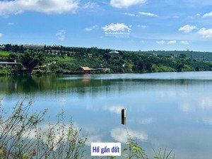 giá bán chỉ 699tr diện tích 1000m2 có 100m2 thổ cư, nằm trong khu dân cư, đối diện trường học