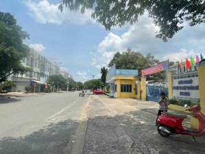 dãy trọ mặt tiền kinh doanh dt 300m2 giá 9,5 tỷ