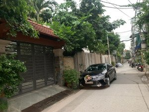 bán biệt thự sân vườn ngọc thuỵ - mặt ngõ oto tránh thông hồng tiên - mặt tiền khủng - nở hậu