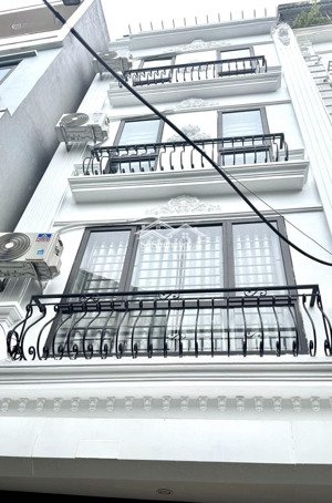 hàng nóng - nhà đẹp phúc lợi - full đồ - ô tô vào nhà - vài bước ra ô tô tránh - gần hồ điều hoà