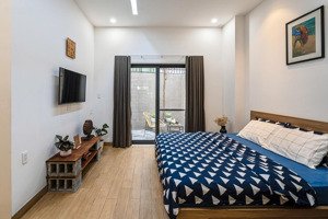 căn hộ studio 35m2 - gần cầu thủ thiêm - sân vườn, nội thất cao cấp, nhà vệ sinh vách ngăn
