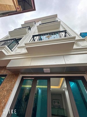 bán nhà trung tâm hành chính thanh trì - 4 tầng 6 phòng ngủ ô tô đỗ cửa 20m ra ô tô tránh nhau