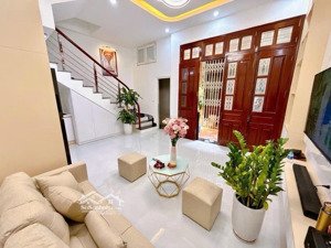 trung tâm đống đa ngã 4 sở- full nội thất- nhà mới ở ngay-gần ô tô- gần nhiều trường học tiện