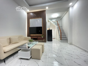 bán nhà đẹp âu dương lân, phường 2, quận 8.