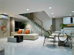 cần bán duplex sky garden - phú mỹ hưng - q7, nhà đẹp, căn góc, mới 100%. lh: em hằng