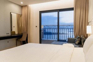 tôi cần bán căn studio khách sạn 5* view vịnh nội thất sang trọng, đầy đủ chỉ việc vào ở