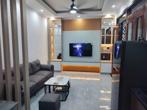 full nội thất giường tủ bàn ghế , điều hòa các tầng...- khách chỉ xách valy về ở luô