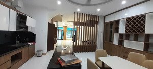 cho thuê liền kề 120m2x4 tầng hoàn thiện đẹp giá 27tr/th kđt geleximco lê trọng tấn. lh 