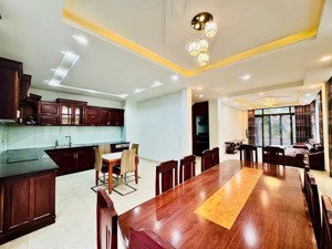 cần bán villa siêu đẹp 27 tỷ khu biệt thự vip gần vòng xoay liên phường, thủ đức