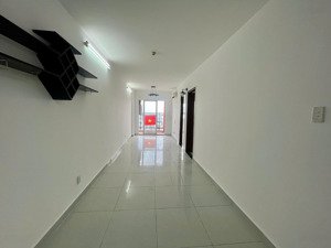 bán căn hộ 8x plus, view hướng bắc, tầng cao, thoáng mát. 2pn 2wc, nhà trống, đã có sổ