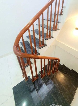 cách mặt xa đàn hơn 50m. 8,6 t.ỷ. nhà mới tinh còn nguyên mùi sơn. kết nối ô chợ dừa. giải phóng.