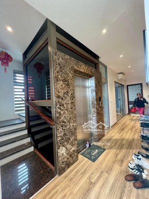 (chuyển nhà sang vin riversides) 23 tỷ, lạc long quân, 56m2, kd cty, oto tránh, 5t, thang máy, vỉa