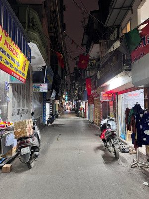 bán tập thể tầng 1 thái thịnh - đống đa, kinh doanh sầm uất - ô tô đỗ cửa. dt 50m, sđcc. giá 4,8 tỷ