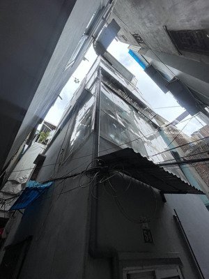 chính chủ bán nhà lô góc 3 thoáng tại tôn đức thắng, dt 30m2 giá 5,9 tỷ