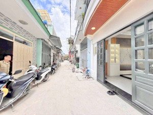 bán nhà tl 28. dt 4.5 x11. giá 4 tỷ 180. thạnh lộc. q12