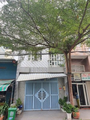 cho thuê nhà riêng chính chủ 2 lầu 1 trệt ở mặt tiền đường trần thị do, quận 12