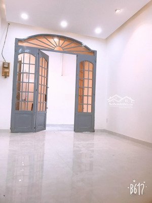 nhà trệt lầu đúc thật, sổ hồng riêng hoàn công, ngay bến xe quận 8, 3km tới chợ rẫy. hoa hồng 2%