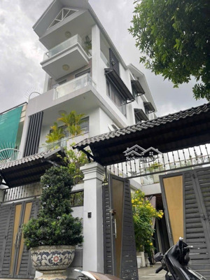 biệt thự sân vườn 4 tầng,đường 10m đường lê đức thọ p15, q gò vấp , dt 146m2 (7,3x20) 17tỷ