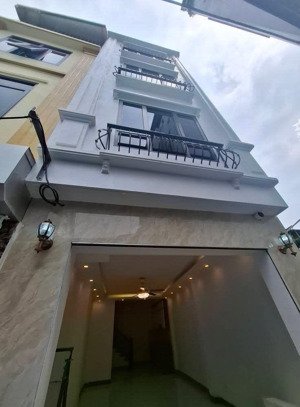 siêu mẫu di trạch, hoài đức 36m, 4 tầng, nhỉnh 4 tỷ, dân xây, ở sướng.