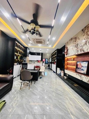 kđt bắc linh đàm - phân lô - vỉa hè ô tô tránh - nội thất đẹp - thang máy kd sầm uất 10 m ra đường