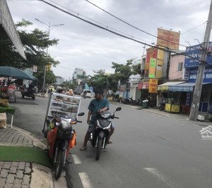 đất đẹp ngay trung tâm phường. dt 117,5m2 giá 5,8 tỷ thương lượng tốt !