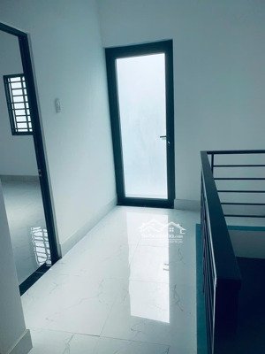 bán nhà gấp đường bờ bao tân thắng, diện tích 5.5mx8m, 1 lầu, giá 4.85 tỷ ( tl), hẻm 3m thông