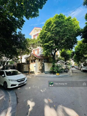 gia đình cần bán chia lô phố xuân la, 2 mặt thoáng, đường ô tô tránh ra vào, dt 69m2, mt 6m