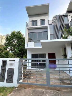 cần bán liền kề góc gamuda 180m gần vườn hoa