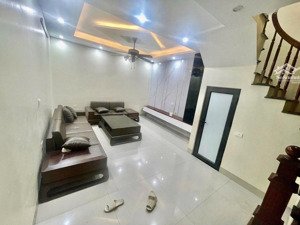 chủ mót bán nhà đê la thành nhỏ 43m, mặt ngõ 50m ra phố, kinh doanh, ô tô vào nhà, giá 10.3tỷ