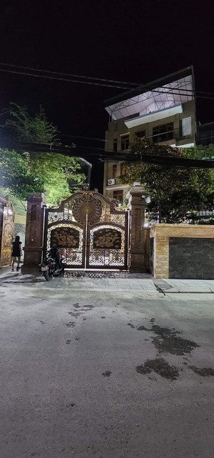 cực hiếm phố vip cầu giấy. nhà đẹp 6 tầng mặt tiền 5m ô tô tránh nhau giá 21 tỷ