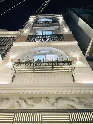 chủ hiện chí bán gấp nhà lê văn lương, tân phong, quận 7. giá 4.18tỷ/65m2 (4,6m x 14m), sổ sẵn cc