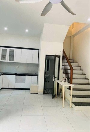 chỉ hơn 3 tỷ ! bán nhà mới, xây độc lập, 40m2 x 4 tầng, ngõ ô tô tại vạn phúc, thanh trì