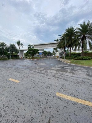 bán nhà 3 tầng đường bưng ông thoàn gần park riverside, vị trí vàng trung tâm quận 9. tp thủ đức