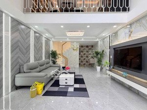 oto chạy quanh nhà - cầu giấy 8 tỷ 40m2 x 4 tầng