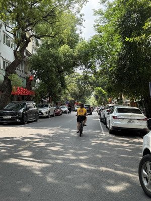 toà nhà văn phòng thông sàn có hầm 11 tầng-120m-4 làn ôtô tránh,dòng tiền 250tr/hè rộng*108tỷ có tl