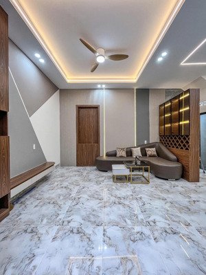 nhà lầu mới 100% - cách trục chính hẻm 160 đường tầm vu chỉ 10m - thông ra đ trần hoàng na