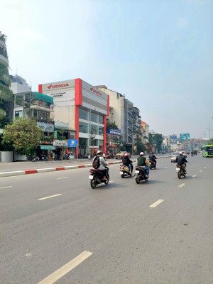 bán nhà mặt phố nghi tàm 200m2, giá 135 tỷ. tây hồ