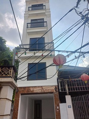 bán nhà 6 tầng dt 35.5m2. mt 3.50m. cầu thang máy. ô tô đậu trong nhà. ở la phù xã an khánh hà nội