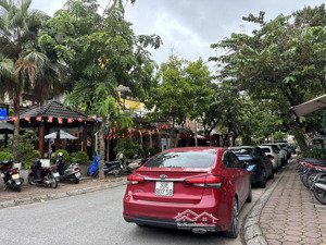 hiếm-biệt thự đẹp ngay vietcom bank và techcombank chu huy mân 270m2 giá đầu tư -rất giá trị