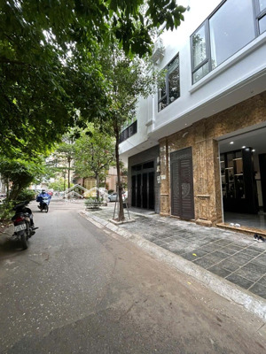 bán nhà liền kề xuân la, lạc long quân, tây hồ, vỉa hè, 2 ô tô trong nhà , full nội thất .