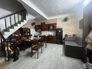 bán nhà phố ngọc lâm: trung tâm, nhà đẹp, 5 tầng, ở luôn, gần phố, 29m, chỉ 5tỷ5