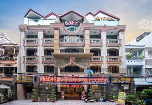 chốt gấp ! tòa khách sạn siêu đẹp - 7 tầng - 20x20m - gần 2000m2 sàn - tt: 350tr - giá giảm 10 tỷ