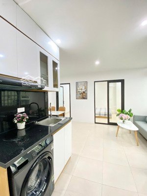 chính chủ cho thuê căn hộ 2 ngủ nhà mặt phố phương liệt ô tô đậu cửa. full đồ tiện ích