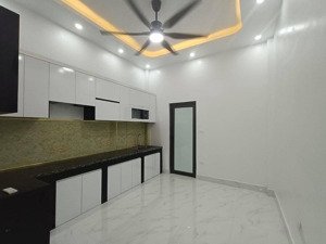 siêu hiếm! nhà đẹp cổ nhuế - ngõ thông - sát phố - thang máy xịn - 42m*5t - giá 9tỷ