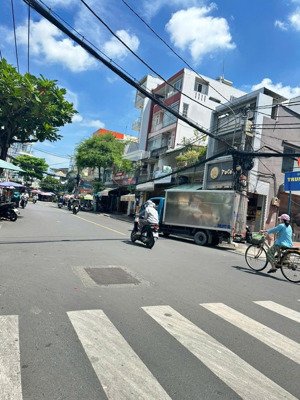 q8 chính chủ bán chia ts. 114m2 sổ 3 tầng btct hoàn công không quy hoạch. nhỉnh 15 tỷ tl