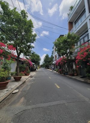 cư xá bắc hải 6 tầng thang máy 60m (ngang 4,4m) hẻm 8m kinh doanh cho thuê 35tr/tháng chỉ 20 tỷ